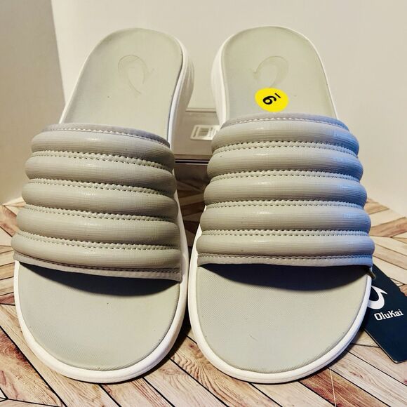 Olukai Komo Slide Men\'s 9 Sandals‎ Mist Grey White Lightweight 10531-DWDW Padded main image 4